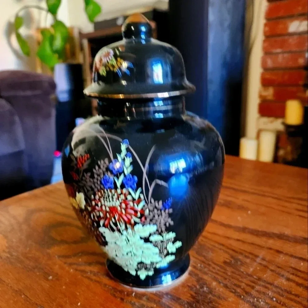 Imperial Dynasty Man black floral vase antique collectible made in Japan